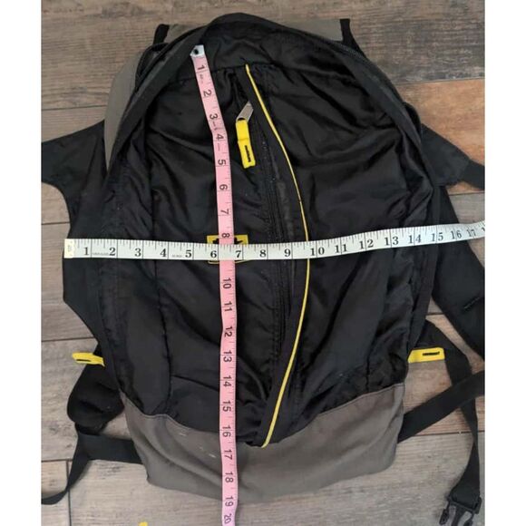 Mountainsmith Anvil Daypack, Gray & Black - Picture 6 of 7